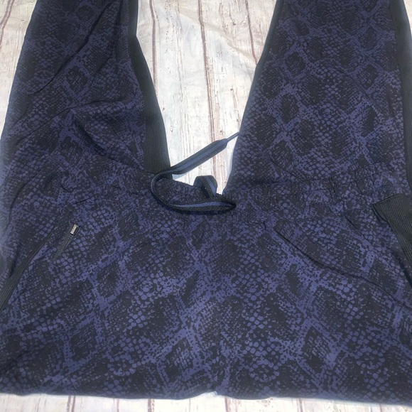 Athleta Brooklyn jogger blue python print 8 - Picture 3 of 4